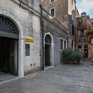 https://palazzina-canal.hotelslidodijesolo.com